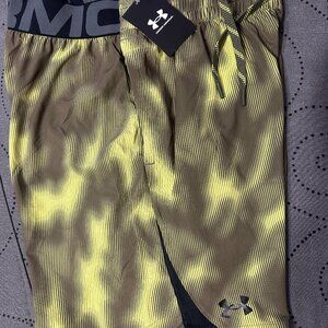 UNDER ARMOUR ELEVATED WOVEN FITTED #391 DEEP OLIVE GREEN SHORTS SIZE M MEN $50